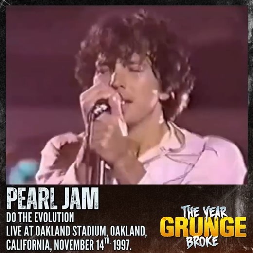 PEARL JAM - Do The Evolution - ON THIS DAY, November 14th, 1997, Live at Oakland Stadium, Oakland, California. | The YEAR Grunge BROKE