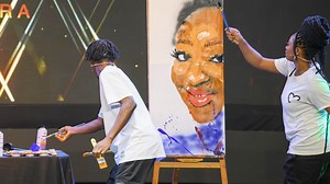 332K views · 10K reactions | Aye Vera & Ng Arts teams up as THE AMAZING PAINTERS to paint a portrait of Ini Edo in halves | DTH Follow De9jaSpirit Talent Hunt for more #de9jaspirittalenthunt #dth | De9jaspirit Talent Hunt | Facebook