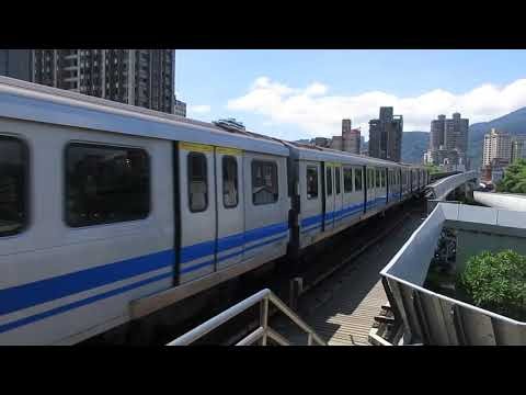 台˙北捷運381型軟改列車往象山進入奇岩站