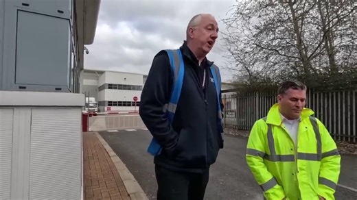 In todays reaction video, I am with my good friend DJ Audits. Original video: youtube.com/video/r_2f6xTb8sA We are at a company in Peterborough and looking at a company that supplies building products. Everything started off quite well, we found out a bit of information from the security guard, and then one of the managers turned up. Right from the start this man was very rude and aggressive, he asked us to leave the site so we did. We then spent 20 - 25 mins flying the drone and chatting to som