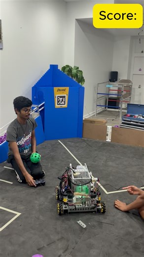 FTC Team #30458 on Instagram: "Scored 4 gamepieces in a row with the new robot! #firsttechchallenge #2025 #ftcdecode #foryoupage"