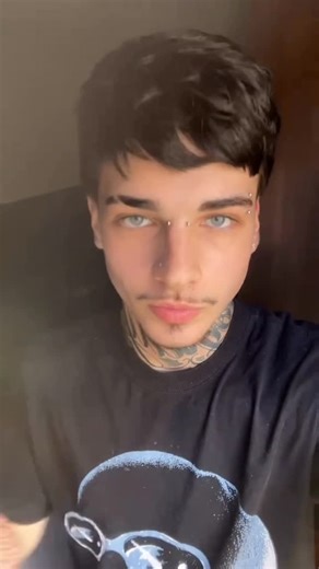 @gui.eyy on Instagram: "segue aí 🩶 #viral #feed #explore #biscuit"