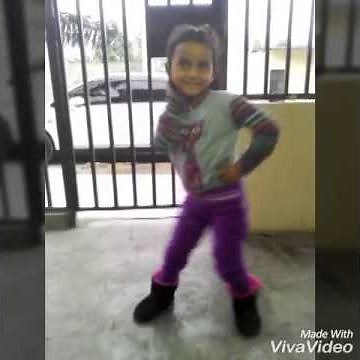 Niña bailando Candy Perreo