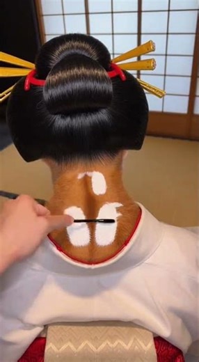 This Cat is Ready for the Geisha Stage! 🐱💄#shorts