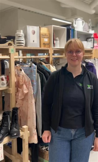 Book din stand her https://kirppu.dk/booking/🤩 og vær en af de mange standlejere, der lige nu flytter ind i butikken. 😁 Lige nu kan du booke 4 uger til KUN 675 kr!* Vi står klar bag kassen til at hjælpe dig godt i gang med dit loppesalg og til at sælge alle dine ting. 😍 Kom ned til en snak of book din stand i dag. 💚 #kirppu #kirppudk #loppemarked #Kirppu #helsingør | Kirppu Helsingør