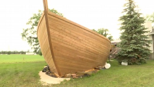 Winnipegger builds elaborate ship-shaped pool deck in Charleswood