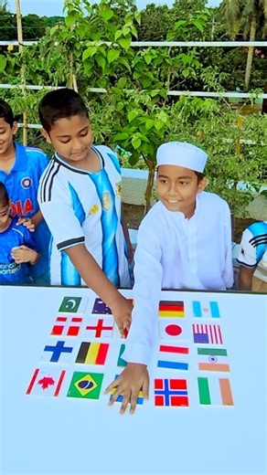 Spot the Flag Before Your Opponent! 🚩⚡
