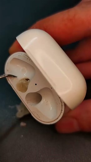 Cleaning Air Pods Case With Candle Wax !