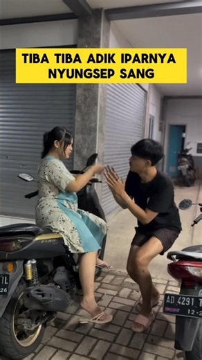 momen lucu ketika kakak ipar lagi duduk di motor adik ipar nya nyungsep ‼️‼️ #ngakak #lucu #ipar