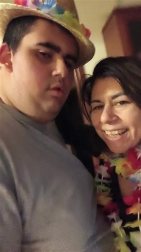 Πόσο δύσκολο είναι για ένα παιδί στο φάσμα του αυτισμού να βάλει μία στολή.... να βάλει έστω και για ένα δευτερόλεπτο ένα καπέλο 💙 πόσο δύσκολες είναι όλες αυτές οι μέρες για εμάς τους γονείς.... Αλλάζει η ρουτίνα μας ...βγαίνουμε από το πρόγραμμα μας .... Ας θυμόμαστε λοιπόν ότι χρειαζόμαστε μικρές ανάσες! Με θετικές σκέψεις όλα καλά θα πάνε ....#onlypostivevibes #αποδοχη #differentnotless💙💛 #autismgreece #αυτισμος