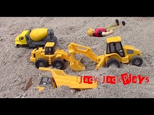 CAT Construction Toys | Digging in the Sand at the Beach! | JackJackPlays