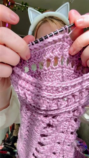 Knitting on my crochet?! What?! Yes. I have decided I’m never crocheting ribbing again and I am only knitting it. I can, I like it better, why not? What about my patterns? If there’s ribbing, you’ll get both instructions 🫶🏻 I just never want to do another slstblo ribbing again 😅 #knitandcrochet #knitribbing #crochetcocoon