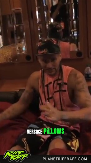 SLEEPiN ON VERSACE PiLLOWS BUT DON’T SLEEP ON ME‼️😴 | Riff Raff