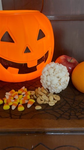 Vintage Halloween treats? #vintagelifestyle #vintagehalloween #vintage #vintagestyle #vintageholiday