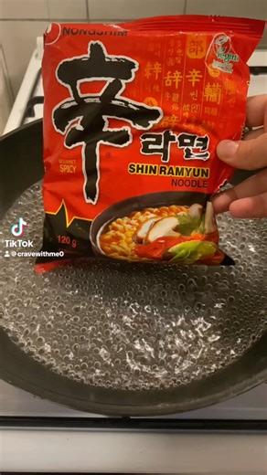 Quick and simple shin noodles #foryou #noodles #spicynoodlesoup #ramen #blazinnoodles