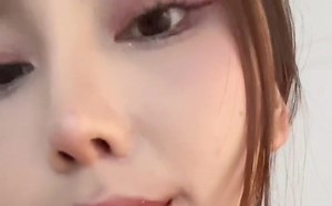 极致纯欲风唇蜜 TF08必须入围 欲到不行 口红试色