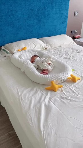 ¿Tu bebé se despierta apenas lo sueltas? 💭 Esta manito mágica lo arrulla con suaves palmaditas y calorcito en la pancita 🤍 ✨ Tiene control remoto para ajustar la velocidad y ayudarte a calmarlo sin despertarlo. Más siestas largas. Más noches tranquilas. Más brazos libres. 💤 Disponible en nuestra tienda 🐻 👉🏻 👉🏻Servicio de mensajería 🏍 en Medellín , envíos 🚚 a todo el país 🌐Visita nuestra tienda virtual www.magicbabycol.Com. 🛍Tienda física Medellín Cra 68#95-68 | Magic baby