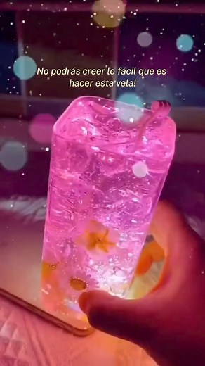 "Aprende a crear velas únicas desde casa 🕯️✨. Nuestro curso online te enseña paso a paso, desde cero, con técnicas fáciles y materiales accesibles. ¡Convierte este bello arte en tu nueva fuente de ingresos!" Escríbeme en el link del primer comentario para más información ✍️💰 #velasartesanales #velasusa #newyork #newyorkcity #newyersy #california #texas #hiustontexas #velasdecorativas #velaspersonalizadas #velasaromaticas #velasperfumadas #velasdesoja #emprendeusa #emprendeonline #emprendeconve