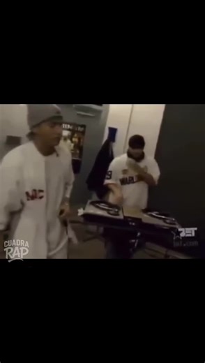 Eminem estilo libre en Rap City con D12 en 2002, antes de que su verso fuera lanzado más tarde en 2006 en 'The Re Up' bajo el título