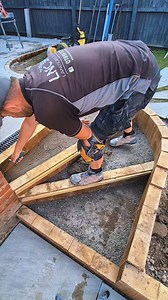 435K views · 2.8K reactions | Finishing up on the Steps  Porcelain detail with the cobble edging and the paving turning on each step ⚒️⚒️ #landscaping #patio #steps #pattern #fan #ideas #howto #diy #tips #fyp #fy #fypp | LNC Landscapes and Paving | Facebook