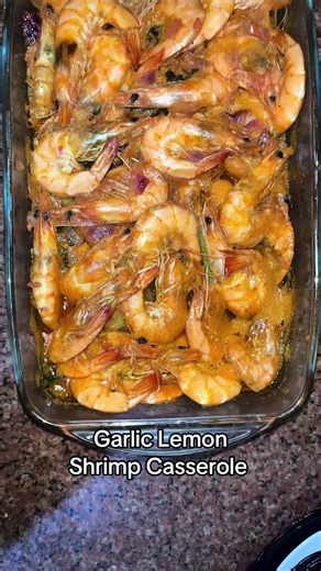 Garlic Lemon Shrimp Casserole 🍤🔥 This shrimp tray came out INSANE… juicy shrimp, garlic, lemon, and the most flavorful sauce ever. You NEED to try this! Ingredients: \t•\t1 kg shrimp (with shell) \t•\t2 medium onions (diced) \t•\t5 garlic cloves (minced) \t•\t2 tomatoes (grated) \t•\t1 green bell pepper \t•\t1 tbsp tomato paste \t•\t3 tbsp olive oil or butter \t•\tJuice of 1 lemon \t•\tSalt \t•\tBlack pepper \t•\t1 tsp paprika \t•\t½ tsp cumin \t•\t½ tsp dried coriander \t•\tOptional: chili pe