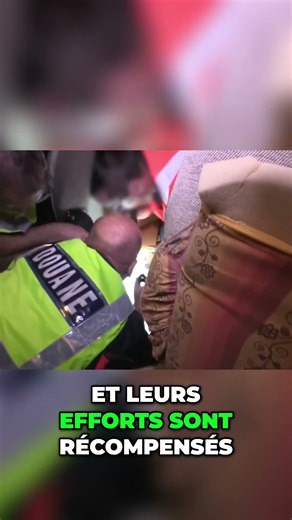 Ils trouvent de la drogue! Regardez la réaction des policiers! #shorts