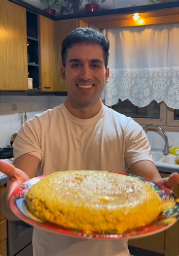 Ας μαγειρέψουμε μια ισπανική ομελέτα! Όσο για τα υλικά εγώ πάντα τα μετράω με το μάτι αλλά φυσικά μπορείτε να ψάξετε την συνταγή #tiktokgreece #greektiktok #συνταγη