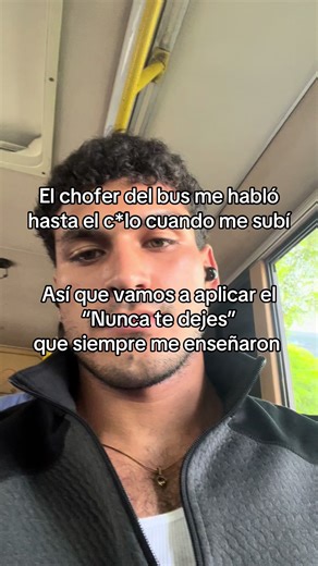 El único culpable de lo que pasa o no pasa a tu alrededor eres tú mismo, deja de pelear con los demás y enfréntate a ti con amor y calma .