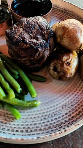 Czas na nowe menu w Nova Resto & Bar! ️ Znajdziecie w nim nowe propozycje przystawek, dań głównych i potraw idealnych do podzielenia się z bliskimi.Daj znać w komentarzu, z kim chciałbyś spróbować naszego nowego menu! To pretekst by zarezerwować Wasz stolik! Nova Resto & Bar | Estery 18 | KrakówRezerwacje: kontakt@novarestobar.pl | +48 502 291 441 | Nova Resto Bar | Facebook