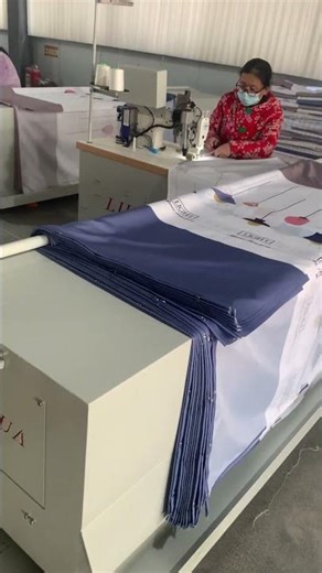 Automatic bedsheet sewing machine with synchronized moving table #curtain #bedsheets #blankets