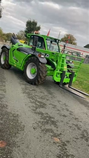 This brand NEW Merlo 33.7 is in stock now! ✅ 3300kg lifting capacity ✅ 7m lifting height ✅ 115hp Packed with ergonomic controls to make working easier PLUS 0% finance (see our website for more details) Contact us to get all the information 📍 Churchstoke 01588 620545 📍 Holmes Chapel 01477 533560 📍 Lathom 01695 816444 📍 Newport Shropshire 01952 936900 | RVW Pugh Ltd