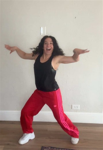 We’re “Fired Up” over the new Zombies 5 announcement! Learn this dance to celebrate ✨ Tutorial link in bio 👀 #dance #disney #zombies #dancetutorials