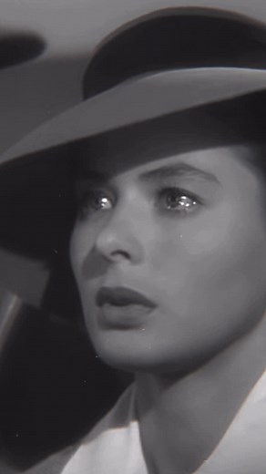 Classic Hollywood Glamour: Ingrid Bergman and Humphrey Bogart in Casablanca