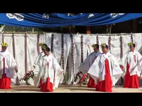 厳島神社秋祭りの巫女舞『豊栄の舞』(2016.11.13、鹿児島県出水市上大川内)