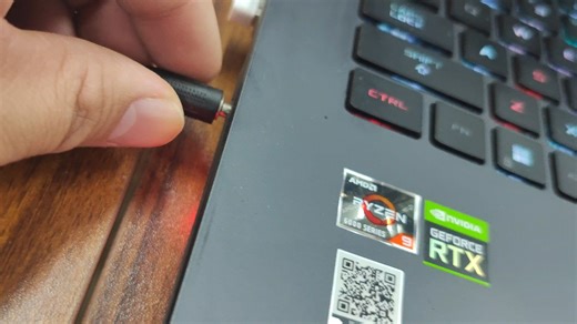 笔记本的3.5mm耳机如何使用，以及如何使用耳机的麦克风视频教学