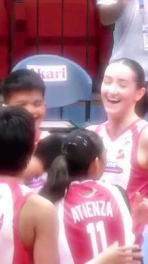 AMAZING FLOOR DEFENSE OF KYLA ATIENZA AND GRABENG CUT SHOT NI LORIE BERNARDO❤️‍🔥 #creamline #coolsmashers #fyp #teamgoodvibes #foryoupage #volleyball #pvl