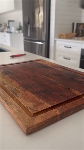 Easy pumpkin sourdough bread?? Yes, please! This sourdough loaf is soft, packed with fall flavors, and only gets better with a longer cold ferment. Here's how to make it: Ingredients: • 100g Sourdough Starter (fed and bubbly) • 200g Pumpkin Puree (homemade or canned) • 500g bread flour • 280g water • 20g Raw, unprocessed honey • 10g salt Directions: • Weigh out your starter, water and honey in a glass or ceramic bowl. Mix them together so that the honey is dissolved in the water (or at least rea