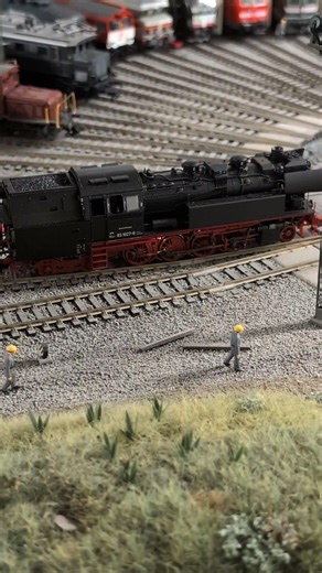 Piko BR 83.1 on the turntable