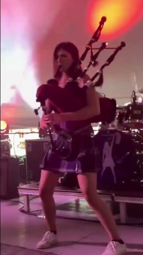 Girl Plays Rock ’n’ Roll on Bagpipes — Crowd Goes Wild 🤘🎶