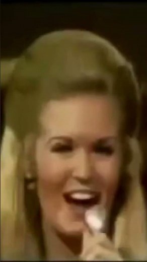 Lynn Anderson - Rocky Top on Hee Haw