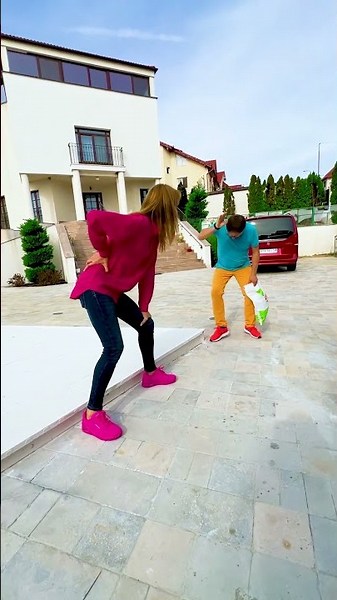 🗑️ Don't throw away the GARBAGE from the HOUSE 🚯 Who picks up the trash 😤 #shorts by melimi