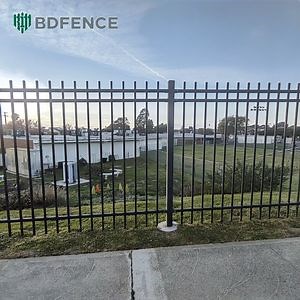 [Hot Item] Metal Palisade Mesh Garrison PVC Strip Screen Fence for Privacy