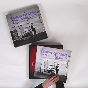 19K views · 840 reactions | Heute erscheint die 7-Vinyl-Box ELEMENT OF CRIME 1994-2010 https://umg.lnk.to/VinylBox1994-2010 Das ist die ganze Wahrheit. Die Box sieht gut aus und die Platten klingen sehr gut. Man kriegt sie überall, wo es online sowas gibt, aber zum Beispiel auch in Berlin bei Dussmann zum Selber-an-die-Kasse-Tragen und zum Selber-nach-Hause-Bringen, das ist stark, das bringt's, da kann einem keiner was! | Element Of Crime | Facebook