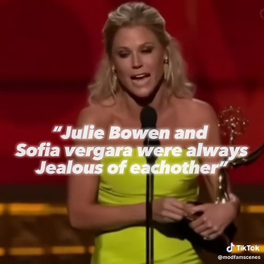 Behind the Scenes: Sofia Vergara and Julie Bowen Moments