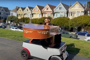 Video of puppet singing Vanessa Carlton in San Francisco goes viral