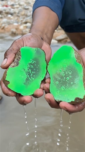 Green Neon gemstones Discovery #gemstones #agate #satisfying #naturalamethyst #stone #gemsnjewellery