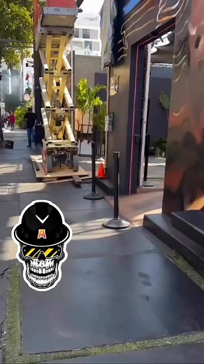 🤖WELCOME TO THE FUTURE V.10 • ⬆️LEVELING UP • 📲Content Creds: @jeks_nc • ✂️SCISSOR LIFT SAFETY - UNEVEN SURFACES: Uneven Surfaces ARE all over the Job Site AND Employees MUST Wear Fall Protection when working from ANY Type of Lifting Equipment Basket. • ⤵️TIP OVER: There is a significant RISK of Employees being Ejected from these types of Lifts, when traveling across Uneven Surfaces, Employees CAN easily fall out when a Scissor Lift Tips Over. • 🤖FUTURE: Scissor Lifts (and Aerial Lifts) HAVE 