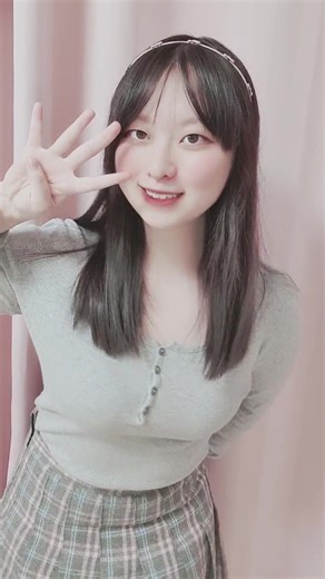 Stylish Outfit Inspiration with Plaid Skirt