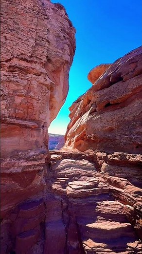 A Quiet Path Through Ancient Canyon Walls | Canyonlands National Park