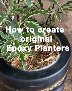 Learn how to create original epoxy planters from recycled plastic containers. Your molds will be infinitely recyclable, so you can create several models and let your creativity go wild! Detailed tutorial: https://iceepoxy.com/pages/diy-epoxy-pot-planters | Ice Epoxy | Facebook